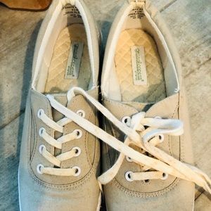 8 1/2 med sneakers cream and white lace up